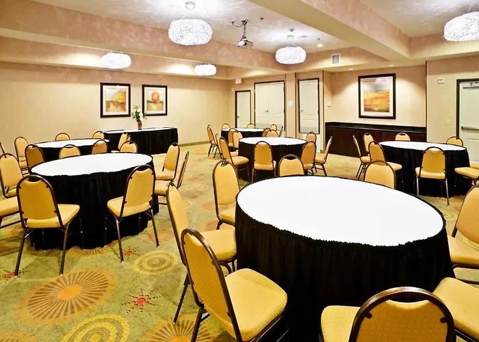 Holiday Inn Express & Suites East - Fair Park By Ihg
