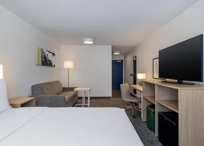 Hot Tub in Room Spark By Hilton Tempe Phoenix Airport