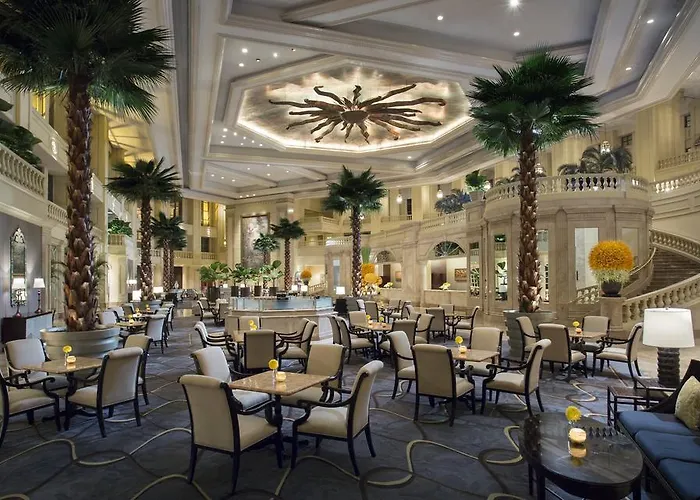 5 star hotel: The Peninsula Manila