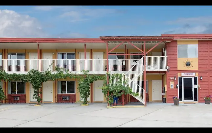 Motel: Maple Leaf Motel Inn Towne