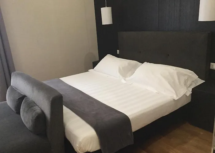 Rhome Terminal Guest House