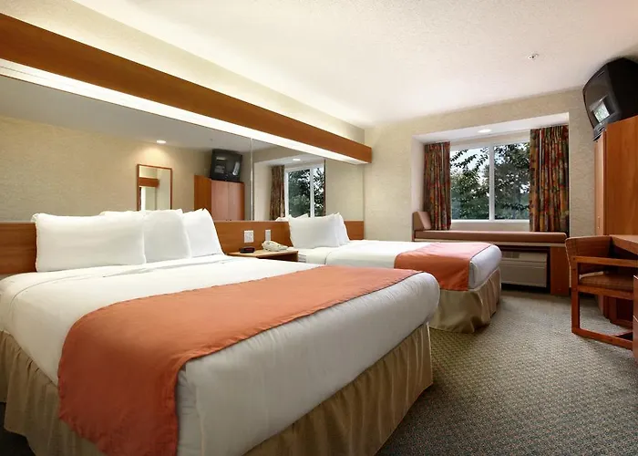 Pet Friendly hotel: Microtel Inn & Suites By Wyndham Brunswick