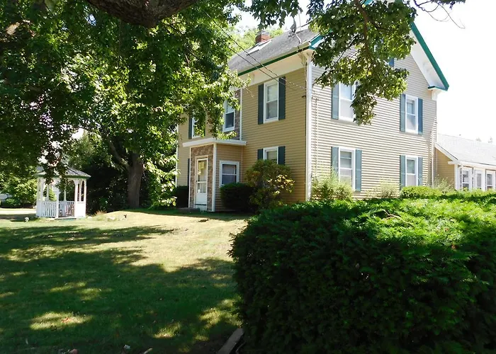 Сity center hotels Emerald Isle Inn - Hampton