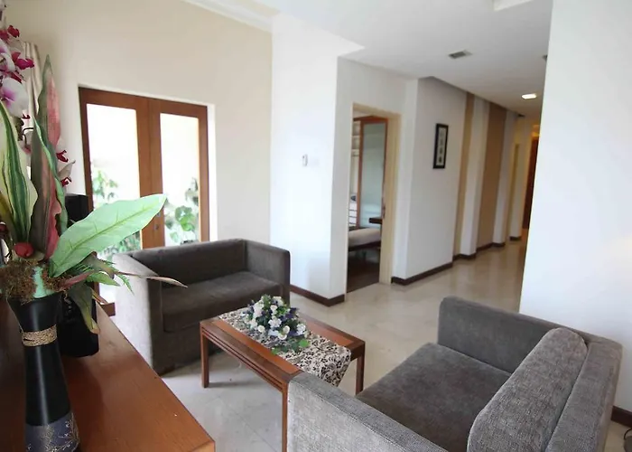  Peninsula Residence All Suite