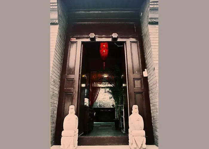 Kelly'S Courtyard Hotel