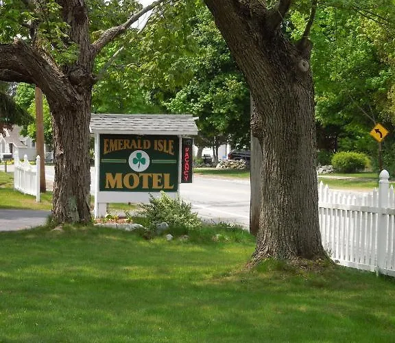Сity center hotels Emerald Isle Inn - Hampton