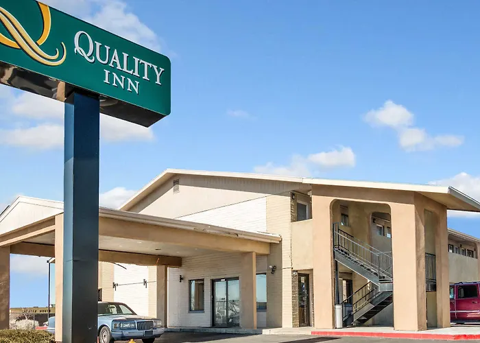 Romantic hotel: Desert Sands Inn & Suites