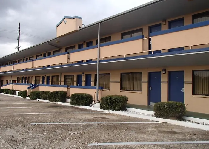 Motel: Travelodge By Wyndham Lafayette