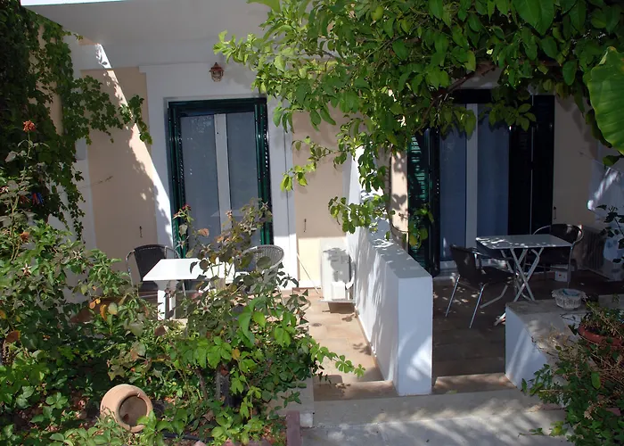  Anna Studios
