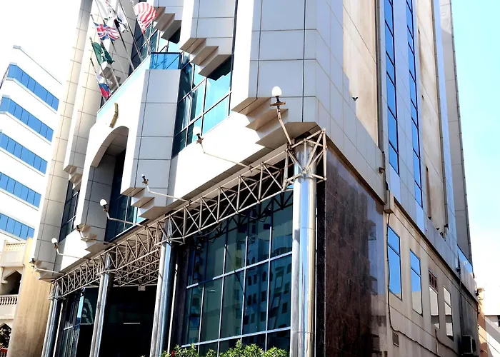 Beach hotel: York International Hotel