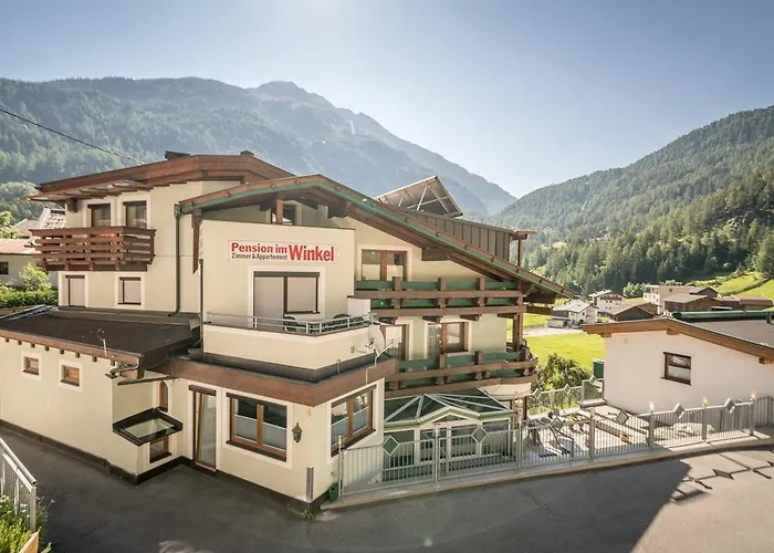 Appartementhaus im Winkel