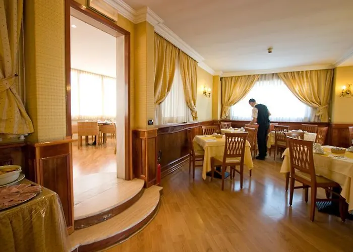 Hotel vicino al College: Hotel Carlo Magno