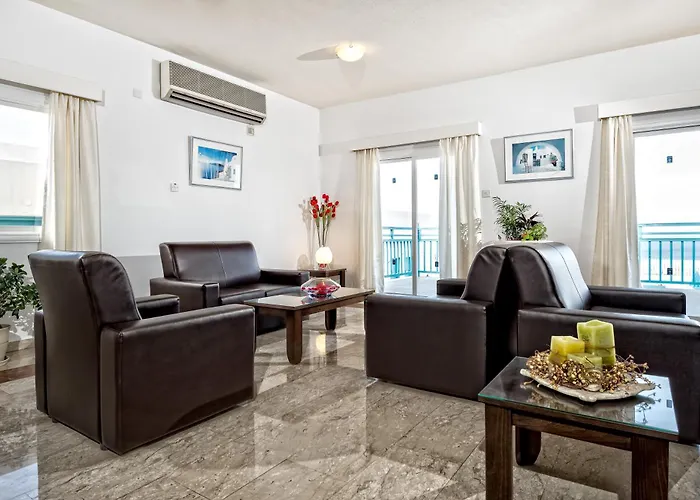 Hotel with view: Sunny Hill Hotel Apartments