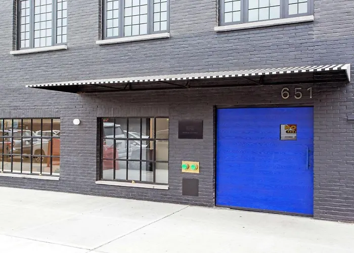 Motel: Gowanus Inn & Yard
