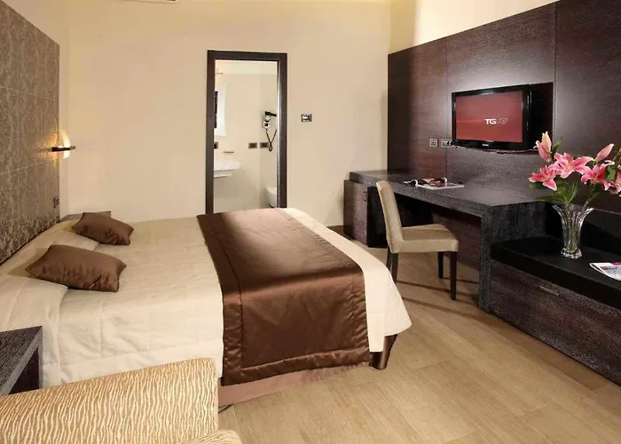 Hotel: Class House