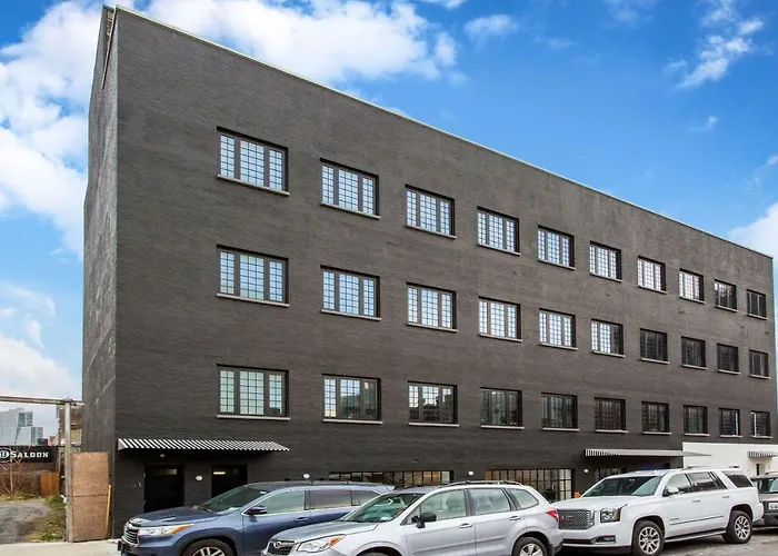 Motel: Gowanus Inn & Yard