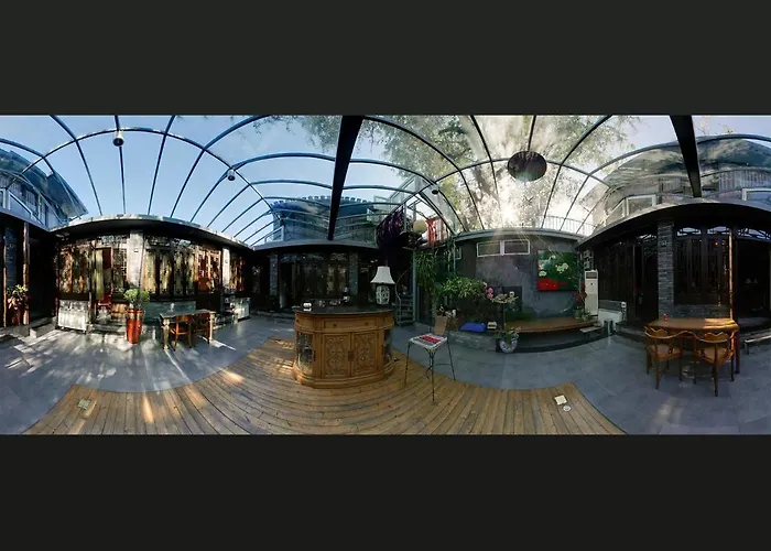 Kelly'S Courtyard Hotel