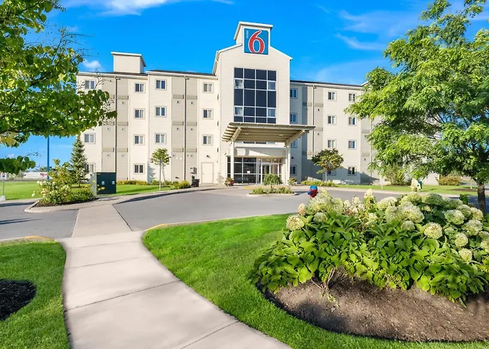 Pet Friendly hotel: Motel 6-Kingston, On