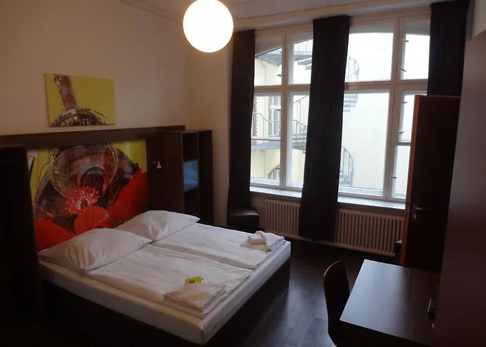 Cheap hotel: Hotel 103