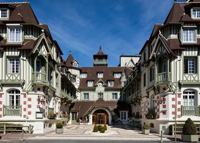 Luxury hotel only: Hotel Barriere Le Normandy
