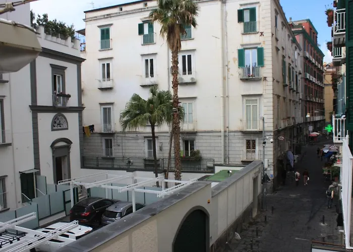 Appartamenti Santa Teresa A Chiaia